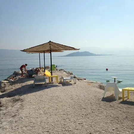 Apartment In With Sea View, Balcony, Air Conditioning, Wi-fi Slatine