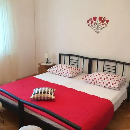 Lägenhet In With Sea View, Balcony, Air Conditioning, Wi-fi Slatine